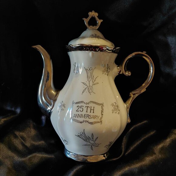 Vintage Empress by Haruta 17 Piece 25th Anniversary Tea Set - Picture 4 of 7